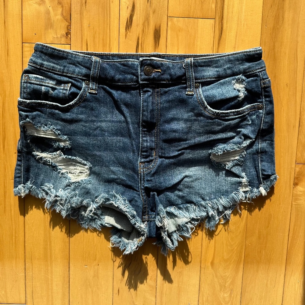 Eunina Lulu Shorts High Rise Cute Off Shortie. Distressed.‎ Size Large